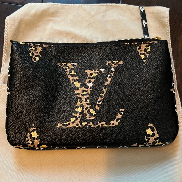 LV Jungle Print Limited Edition Double Zip - Picture 5 of 14